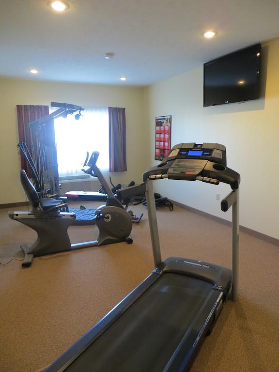 The Edgewood Hotel And Suites Fairbury Bagian luar foto