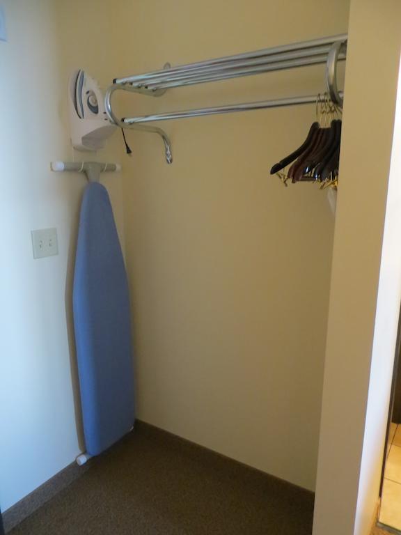 The Edgewood Hotel And Suites Fairbury Ruang foto